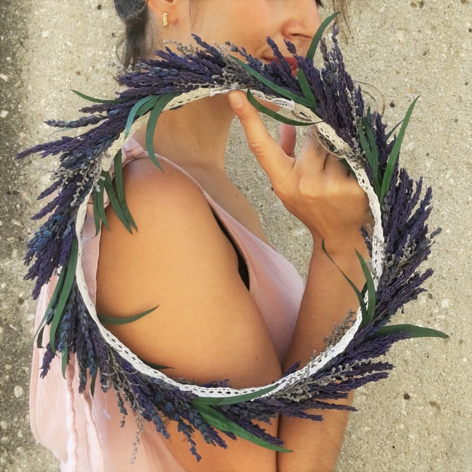 Porta alianzas de flores preservadas de lavanda