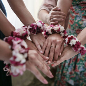 Pulsera de flores preservadas - hortensia preservada tonos frambuesa