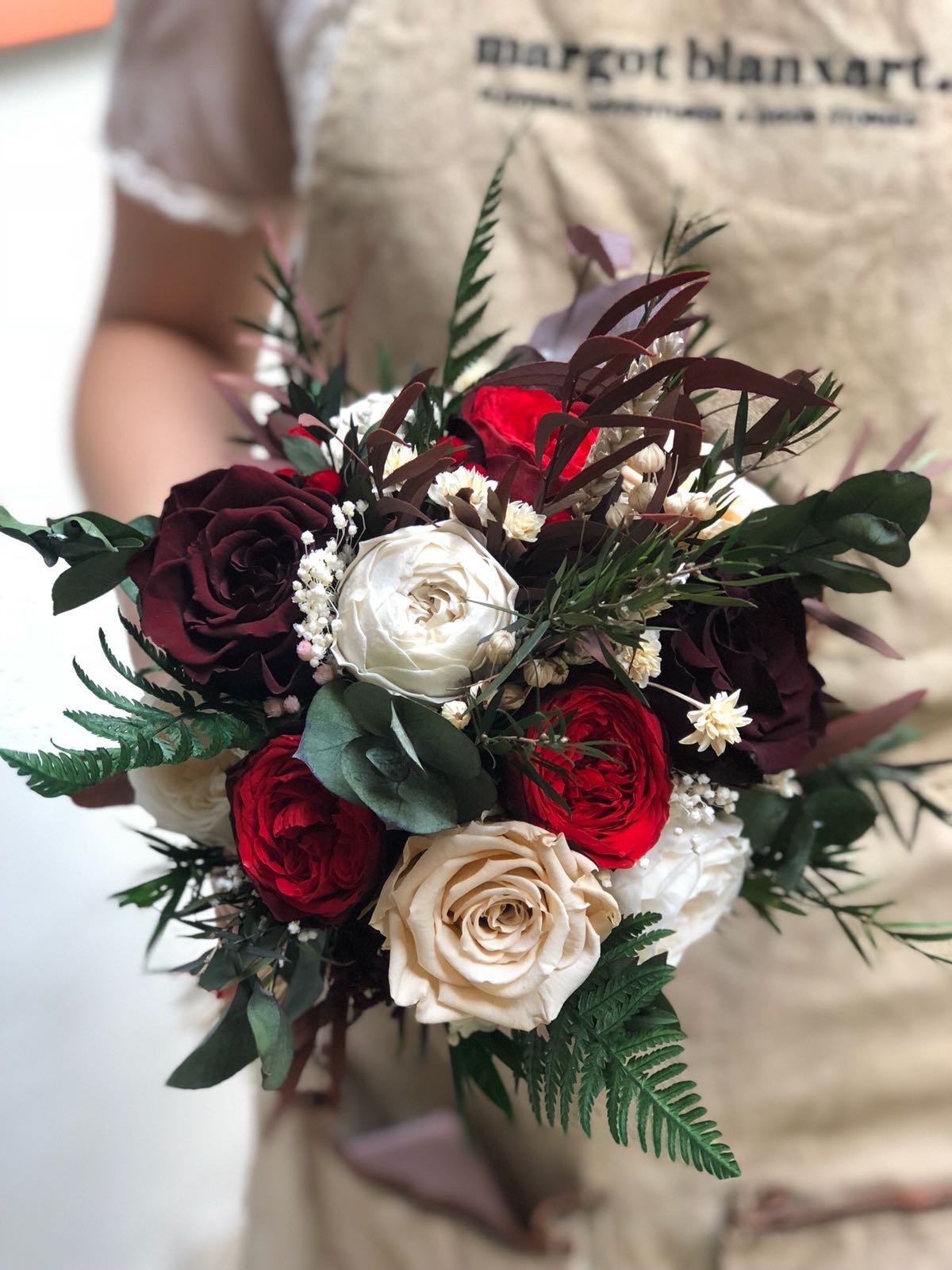 Ramo de flor preservada silvestre con toques rojos - FRIDA - Imagen 2