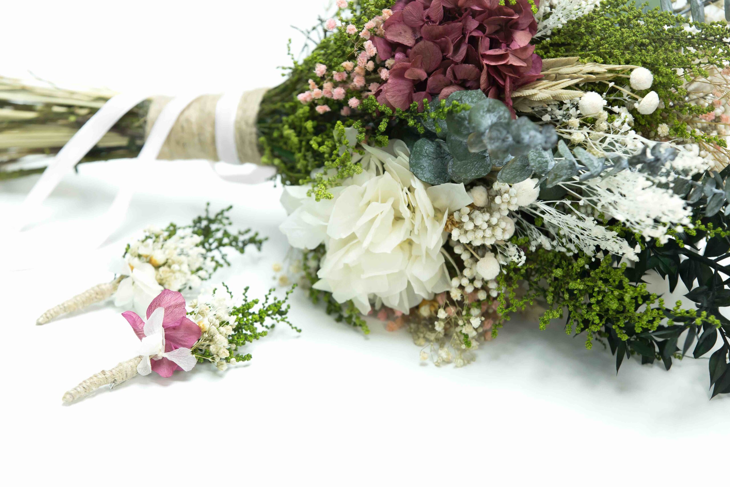 Pack de ramo silvestre preservado + 3 boutonnieres OLIVIA - Imagen 3