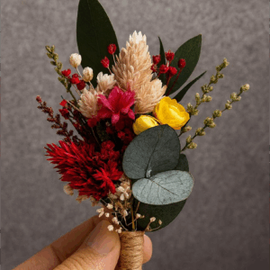 Prendido de flores preservadas multicolor